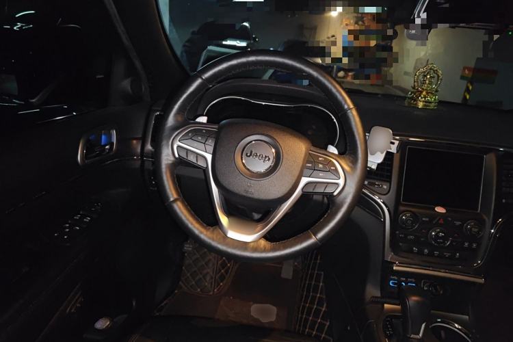 Used Jeep Grand Cherokee 2017 3.0L Comfort Navigation Edition Steering Wheel