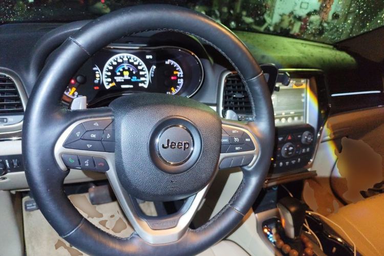 Used Jeep Grand Cherokee 2017 3.6L Elite Navigation Edition Steering Wheel