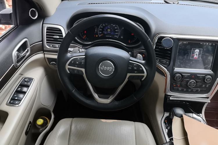 Used Jeep Grand Cherokee 2017 3.6L Elite Navigation Edition Steering Wheel