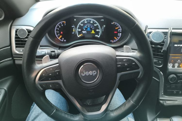 Used Jeep Grand Cherokee 2017 3.0L Comfort Navigation Edition Steering Wheel