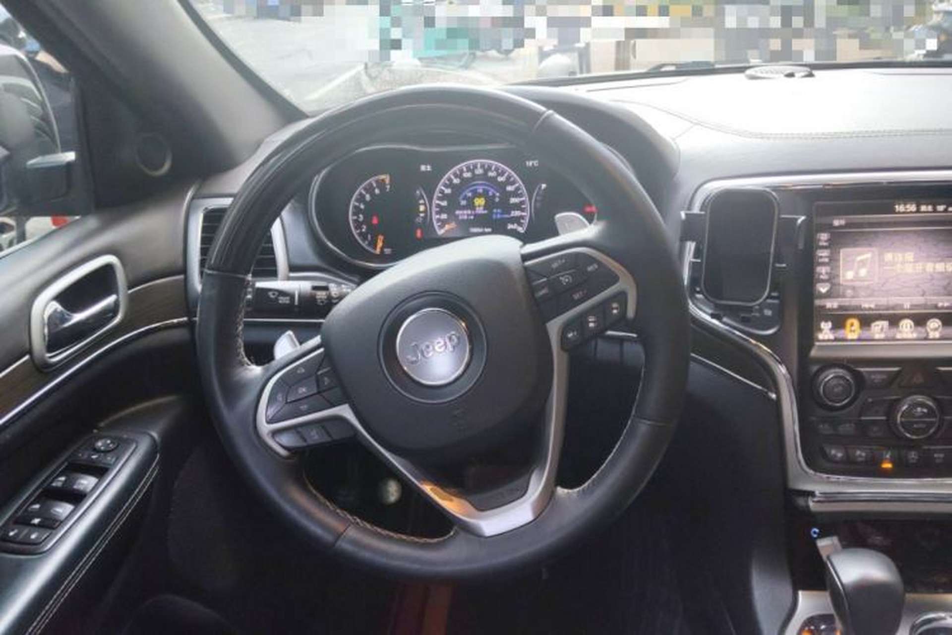 Used Jeep Grand Cherokee 2017 3.6L Luxury Navigation Edition Steering Wheel