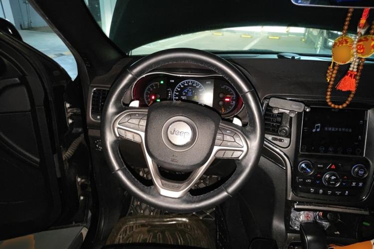 Used Jeep Grand Cherokee 2017 3.0L Comfort Navigation Edition Steering Wheel