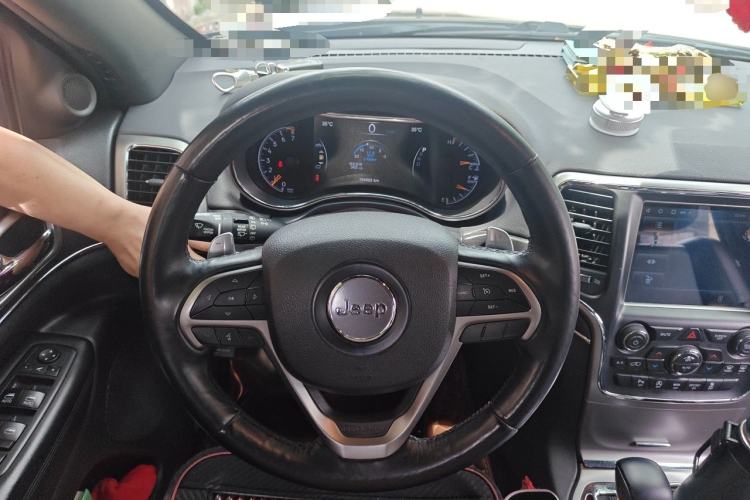 Used Jeep Grand Cherokee 2017 3.0L Comfort Navigation Edition Steering Wheel