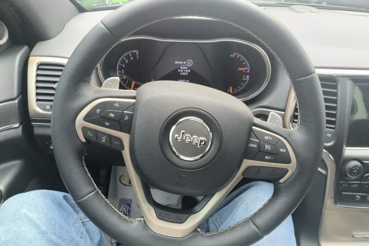 Used Jeep Grand Cherokee 2017 3.0L Comfort Navigation Edition Steering Wheel