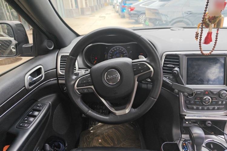 Used Jeep Grand Cherokee 2017 3.0L Comfort Navigation Edition Steering Wheel