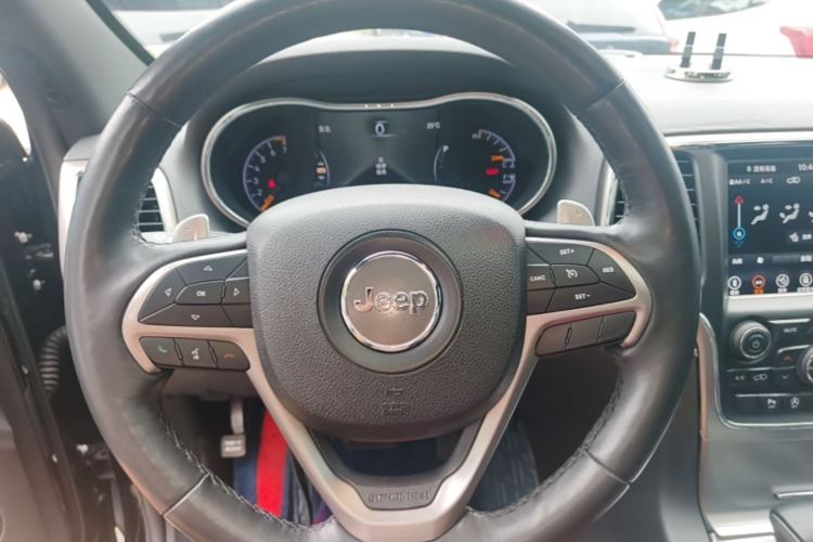 Used Jeep Grand Cherokee 2017 3.0L Comfort Navigation Edition Steering Wheel