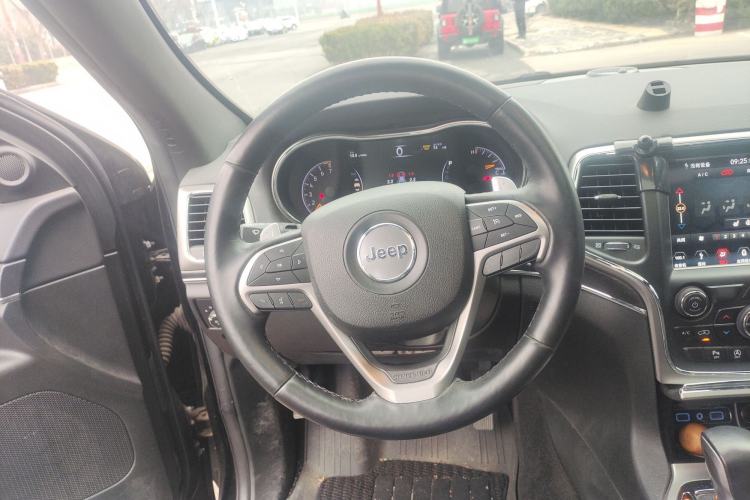 Used Jeep Grand Cherokee 2017 3.6L Elite Navigation Edition Steering Wheel