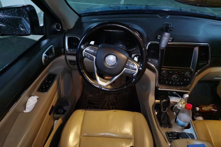 Used Jeep Grand Cherokee 2017 3.6L Luxury Navigation Edition Steering Wheel