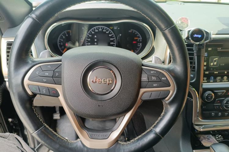 Used Jeep Grand Cherokee 2017 3.0L Elite Navigation Edition Steering Wheel