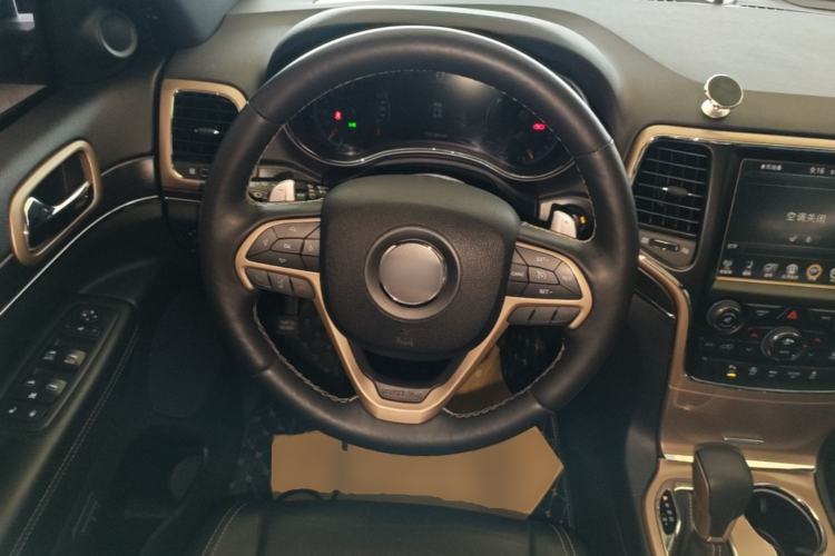Used Jeep Grand Cherokee 2017 3.0L Comfort Navigation Edition Steering Wheel
