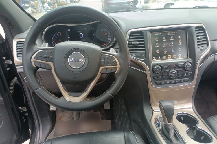Used Jeep Grand Cherokee 2017 3.0L Comfort Navigation Edition Steering Wheel