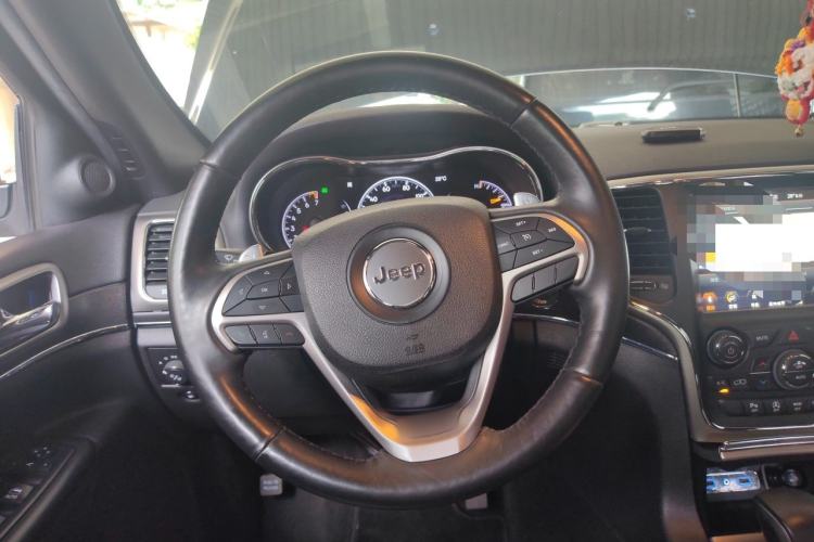 Used Jeep Grand Cherokee 2017 3.6L Elite Navigation Edition Steering Wheel