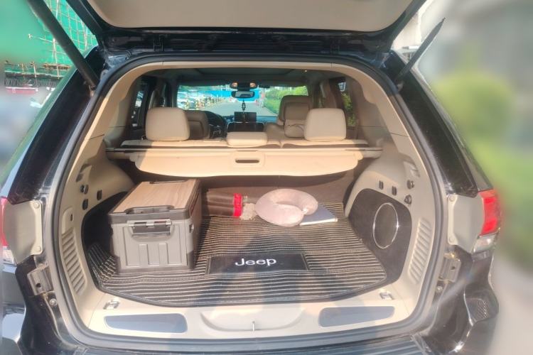 Used Jeep Grand Cherokee 2017 3.6L Luxury Navigation Edition Trunk