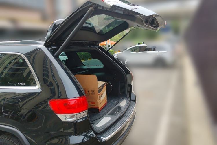 Used Jeep Grand Cherokee 2017 3.0L Comfort Navigation Edition Trunk