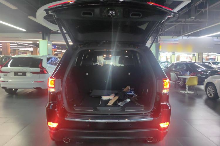 Used Jeep Grand Cherokee 2017 3.0L Comfort Navigation Edition Trunk