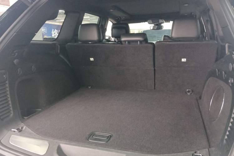 Used Jeep Grand Cherokee 2017 3.0L Comfort Navigation Edition Trunk