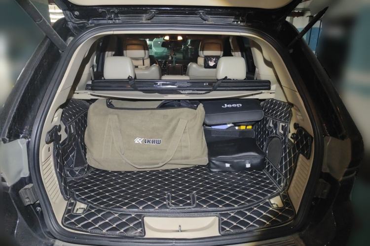 Used Jeep Grand Cherokee  Trunk