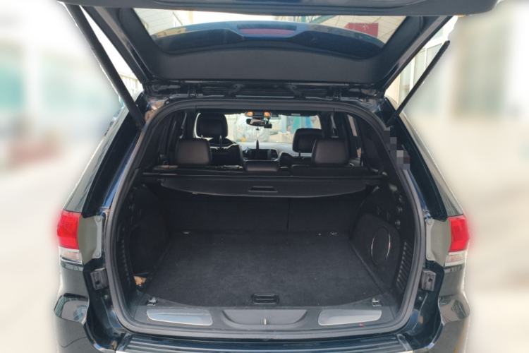 Used Jeep Grand Cherokee 2017 3.0L Comfort Navigation Edition Trunk