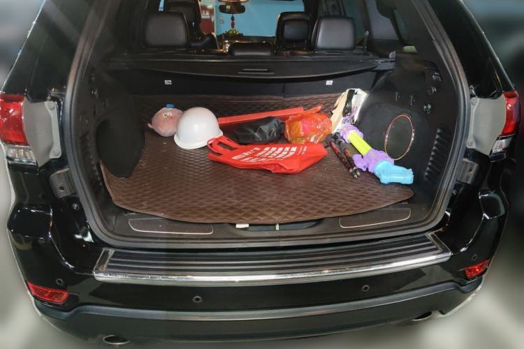 Used Jeep Grand Cherokee 2017 3.6L Elite Navigation Edition Trunk