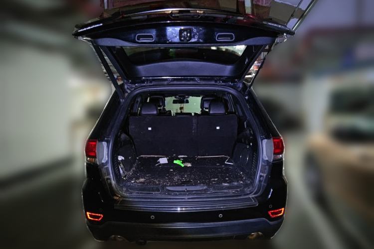 Used Jeep Grand Cherokee 2017 3.0L Comfort Navigation Edition Trunk