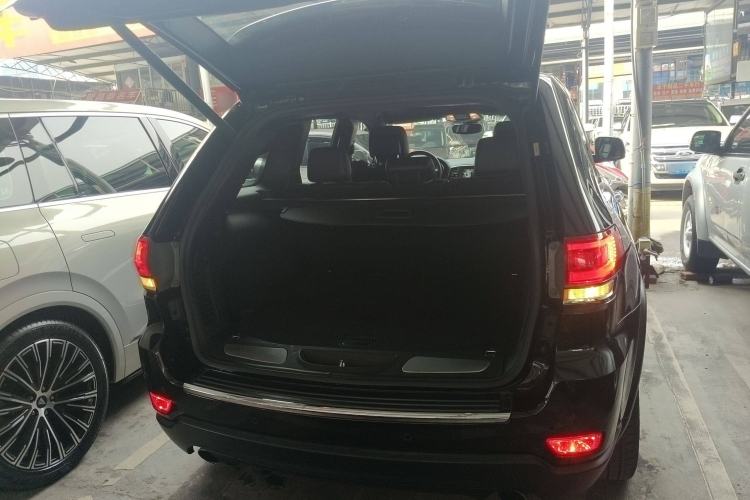 Used Jeep Grand Cherokee 2017 3.0L Elite Navigation Edition Trunk