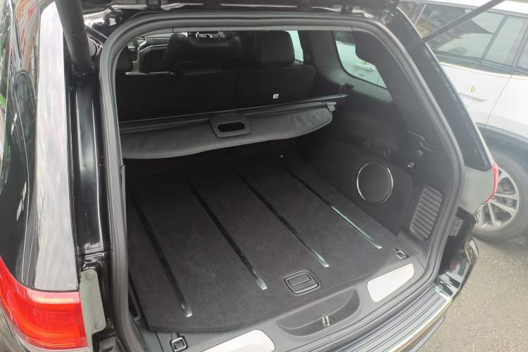 Used Jeep Grand Cherokee 2017 3.0L Comfort Navigation Edition Trunk