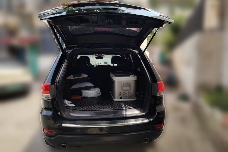 Used Jeep Grand Cherokee 2017 3.6L Elite Navigation Edition Trunk