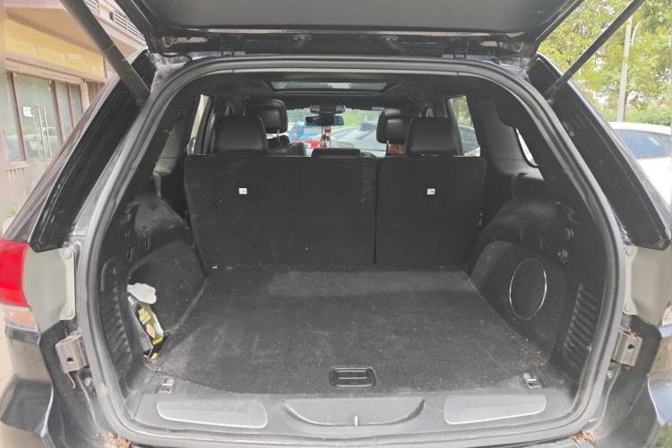 Used Jeep Grand Cherokee 2017 3.0L Comfort Navigation Edition Trunk