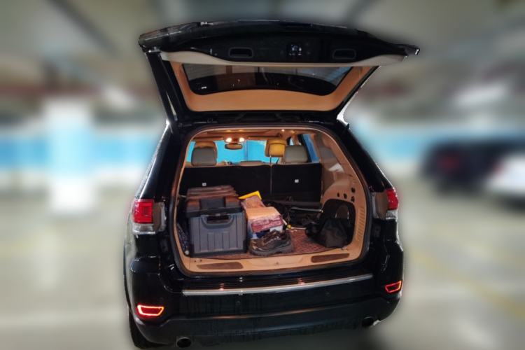 Used Jeep Grand Cherokee 2017 3.6L Luxury Navigation Edition Trunk