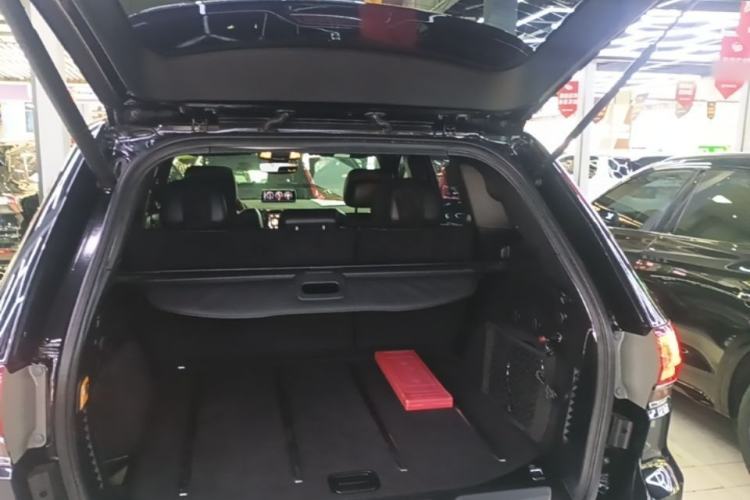 Used Jeep Grand Cherokee 2017 3.0L Elite Navigation Edition Trunk
