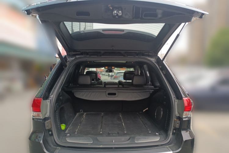Used Jeep Grand Cherokee 2017 3.0L Comfort Navigation Edition Trunk