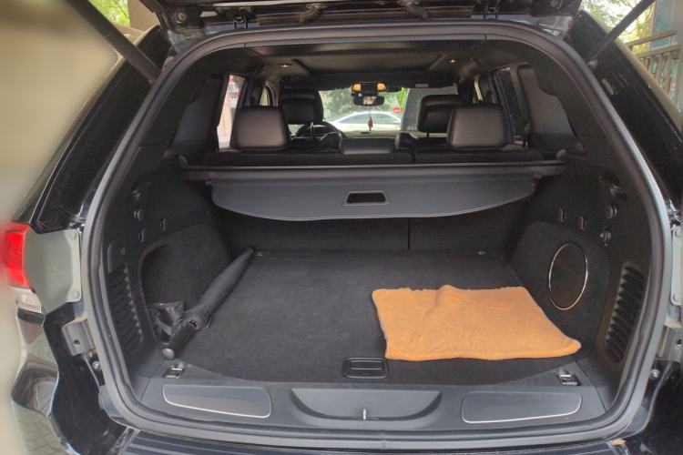 Used Jeep Grand Cherokee 2017 3.6L Elite Navigation Edition Trunk