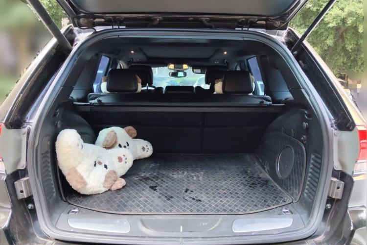 Used Jeep Grand Cherokee 2017 3.0L Comfort Navigation Edition Trunk