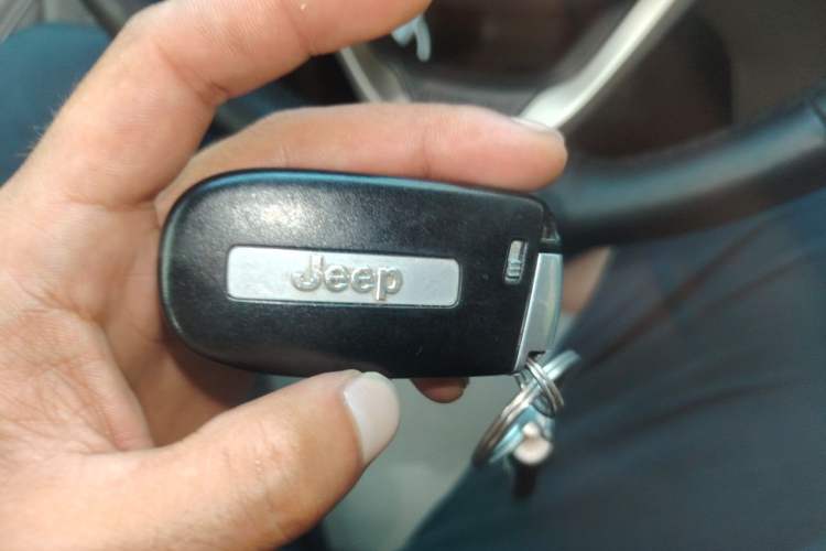 Used Jeep Grand Cherokee 2017 3.6L Luxury Navigation Edition Vehicle Key