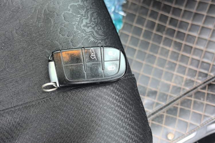 Used Jeep Grand Cherokee 2017 3.0L Elite Navigation Edition Vehicle Key