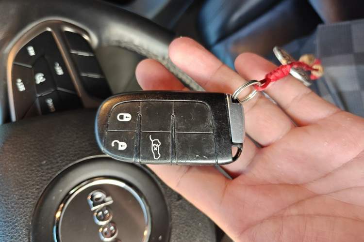 Used Jeep Grand Cherokee 2017 3.0L Comfort Navigation Edition Vehicle Key