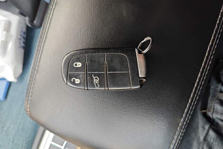 Used Jeep Grand Cherokee 2017 3.0L Comfort Navigation Edition Vehicle Key