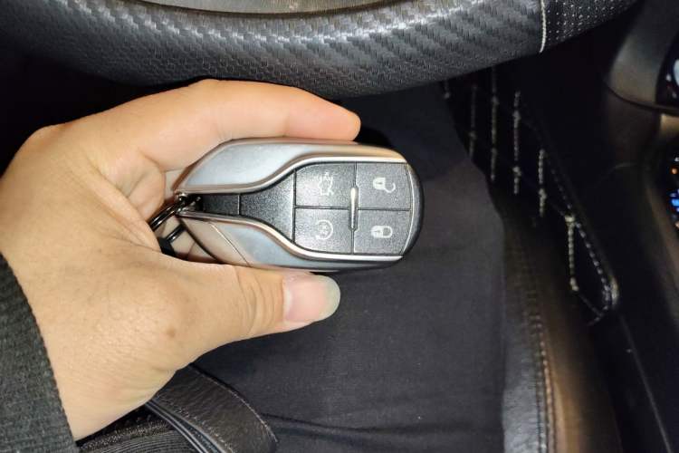 Used Jeep Grand Cherokee 2017 3.0L Comfort Navigation Edition Vehicle Key
