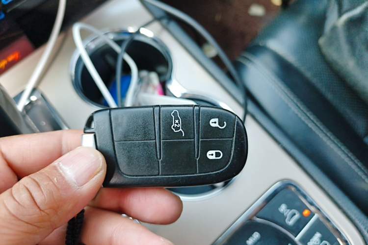 Used Jeep Grand Cherokee 2017 3.0L Elite Navigation Edition Vehicle Key