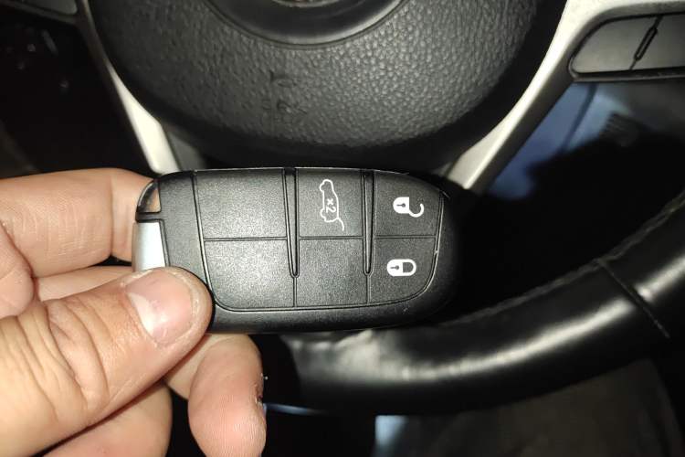 Used Jeep Grand Cherokee 2017 3.0L Comfort Navigation Edition Vehicle Key