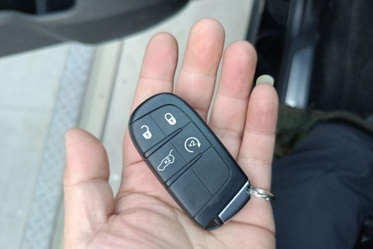 Used Jeep Grand Cherokee 2017 3.6L Elite Navigation Edition Vehicle Key