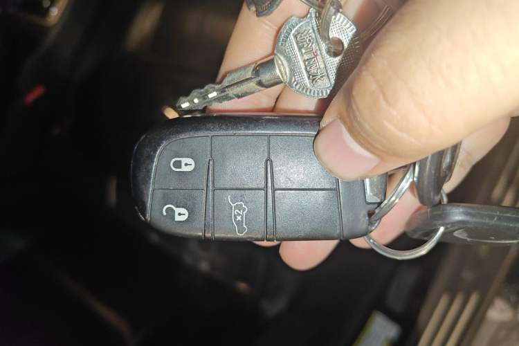 Used Jeep Grand Cherokee 2017 3.0L Comfort Navigation Edition Vehicle Key