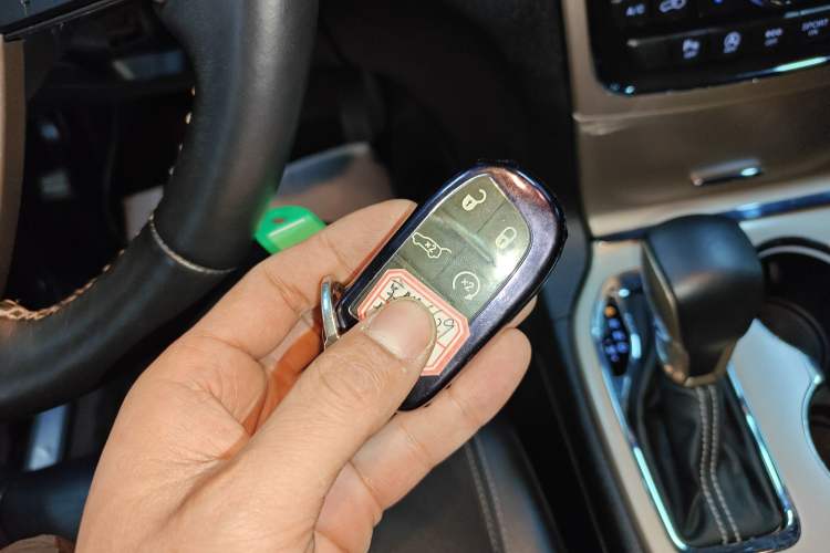 Used Jeep Grand Cherokee 2017 3.6L Elite Navigation Edition Vehicle Key