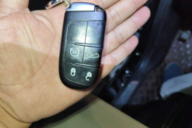 Used Jeep Grand Cherokee 2017 3.6L Elite Navigation Edition Vehicle Key