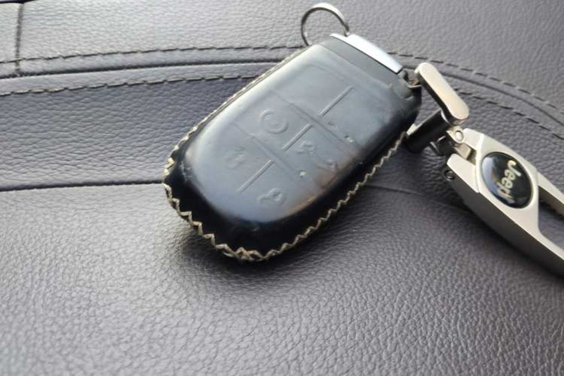 Used Jeep Grand Cherokee 2017 3.6L Luxury Navigation Edition Vehicle Key