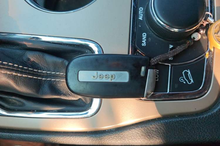 Used Jeep Grand Cherokee 2017 3.6L Elite Navigation Edition Vehicle Key