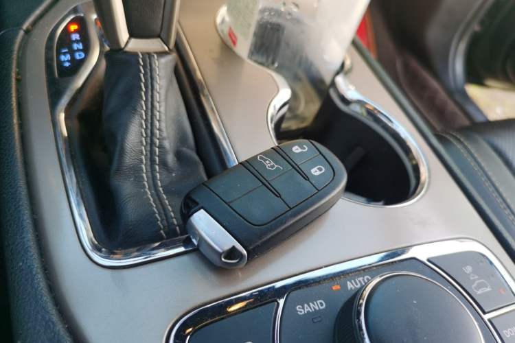 Used Jeep Grand Cherokee 2017 3.0L Elite Navigation Edition Vehicle Key