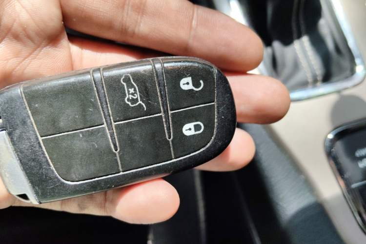 Used Jeep Grand Cherokee 2017 3.0L Comfort Navigation Edition Vehicle Key