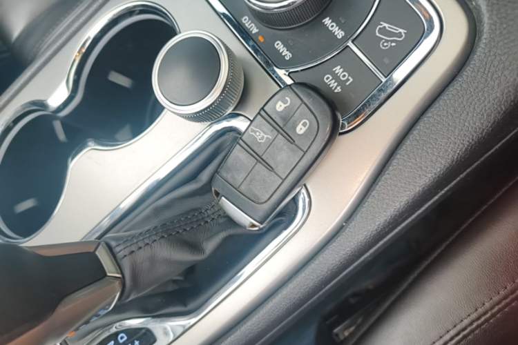 Used Jeep Grand Cherokee 2017 3.0L Comfort Navigation Edition Vehicle Key