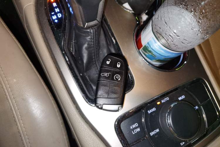 Used Jeep Grand Cherokee 2017 3.6L Luxury Navigation Edition Vehicle Key